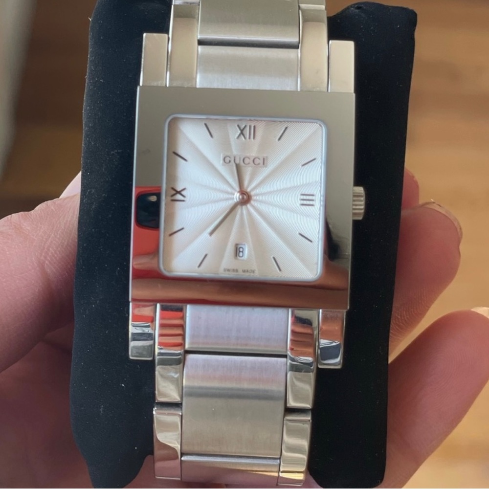 Gucci watch good condition